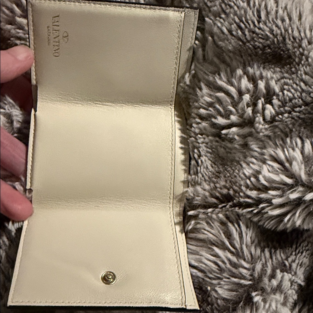 Valentino Garavani Studded Envelope Wallet - Cream Leather 🔥Rare🔥 - Picture 3 of 7